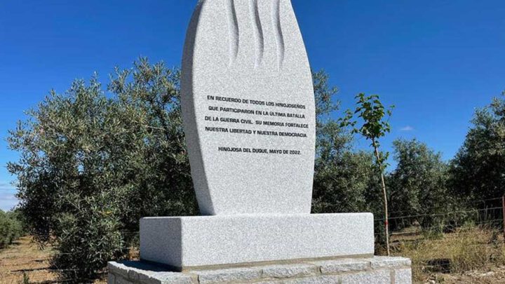 El Ayuntamiento de Hinojosa del Duque inaugura un monumento en recuerdo de víctimas de la guerra civil