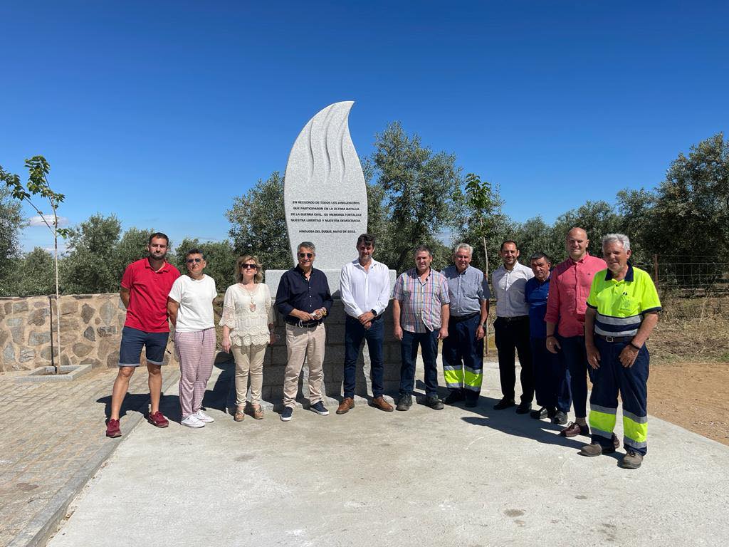 El Ayuntamiento de Hinojosa del Duque inaugura un monumento en recuerdo de víctimas de la guerra civil